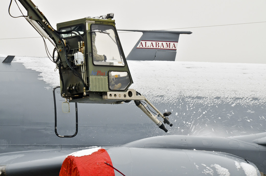 deicing a plane