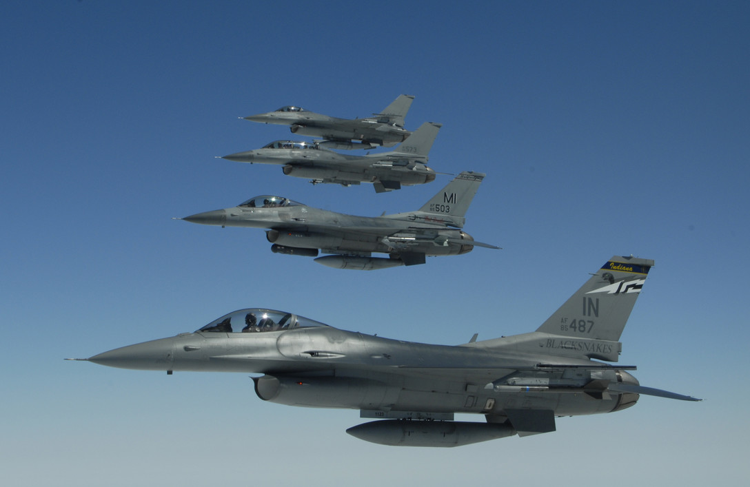 F16s flying in formation