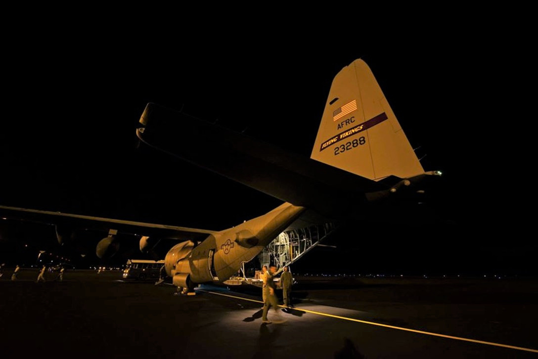 unloading a cargo load from an aircraft at night