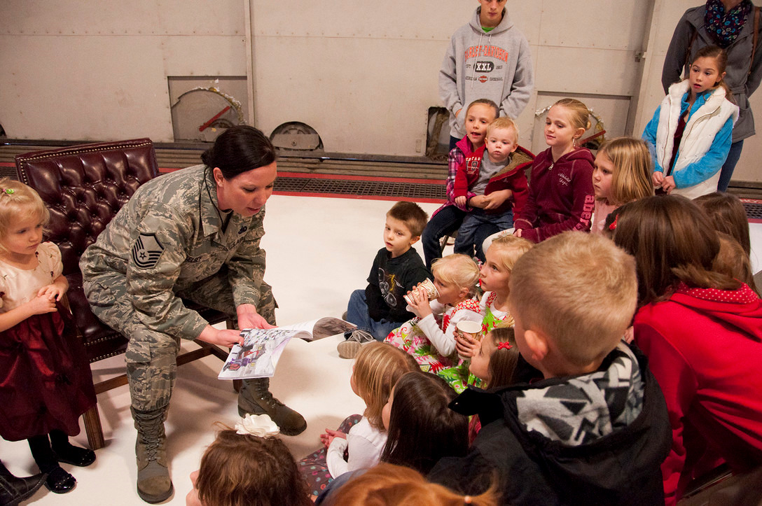 airman reading to a group of kids
